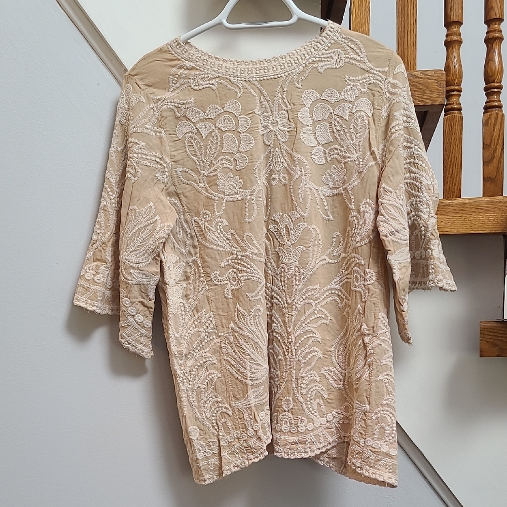 Women's Elegant embroidered lace top